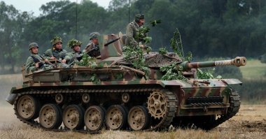 Zafer Şovu, Leicester, İngiltere. Ağustos 2024. Sturmgeschtz III, Almanya 'nın II. En çok üretilen zırhlı savaş aracı ve ikinci en çok üretilen Alman zırhlı savaş aracıydı.. 