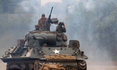 Zafer Şovu, Leicester, İngiltere. Ağustos 2024. M18 Hellcat (resmi adıyla 76 mm Gun Motor Carriage M18 veya M18 GMC), 2..