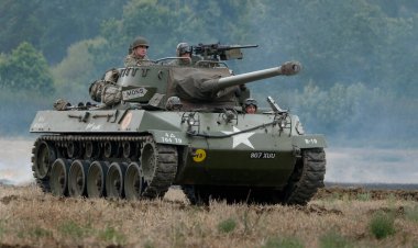 Zafer Şovu, Leicester, İngiltere. Ağustos 2024. M18 Hellcat (resmi adıyla 76 mm Gun Motor Carriage M18 veya M18 GMC), 2..