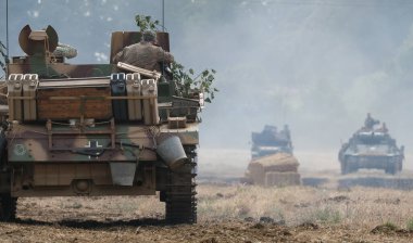 Zafer Şovu, Leicester, İngiltere. Ağustos 2024. Sturmgeschtz III, Almanya 'nın II. En çok üretilen zırhlı savaş aracı ve ikinci en çok üretilen Alman zırhlı savaş aracıydı.. 
