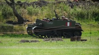 Zafer Şovu, Leicester, İngiltere. Ağustos 2024. Dünya Savaşı 'nın yeniden canlandırması. İki savaş ve teçhizat. Askerler, silahlar ve ekipmanlar..