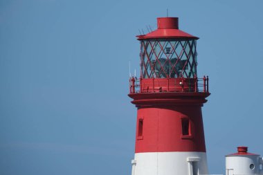 Longstone Lighthouse, İngiltere 'nin Northumberland kenti açıklarında yer alan bir deniz feneridir. Grubun gelgit seviyesine bağlı olarak 15 ila 20 adası vardır..