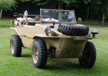 Volkswagen Schwimmwagen, Alman kara kuvvetleri tarafından 2. Dünya Savaşı sırasında yaygın olarak kullanılan hafif dört çekişli bir amfibi arabadır. 15.000 üniteden fazla üretilen Schwimmwagen, tarihteki en çok üretilen amfibik otomobil.