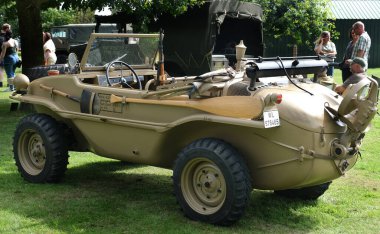 Volkswagen Schwimmwagen, Alman kara kuvvetleri tarafından 2. Dünya Savaşı sırasında yaygın olarak kullanılan hafif dört çekişli bir amfibi arabadır. 15.000 üniteden fazla üretilen Schwimmwagen, tarihteki en çok üretilen amfibik otomobil.