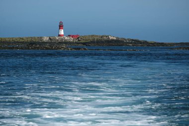 Longstone Lighthouse, İngiltere 'nin Northumberland Sahili açıklarındaki Farne Adaları' nın dış grubunda yer alan 19. yüzyıldan kalma aktif bir deniz feneridir. 1826 'da tamamlandı, ilk olarak Outer Farne Deniz Feneri olarak adlandırıldı..