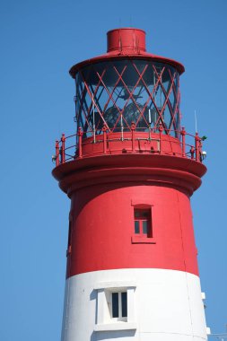 Longstone Lighthouse, İngiltere 'nin Northumberland Sahili açıklarındaki Farne Adaları' nın dış grubunda yer alan 19. yüzyıldan kalma aktif bir deniz feneridir. 1826 'da tamamlandı, ilk olarak Outer Farne Deniz Feneri olarak adlandırıldı..