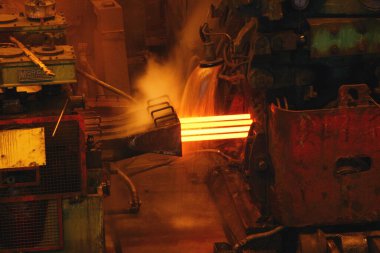 İnşaat ve genel mühendislik ürünleri üreten sıcak çelik fabrikası..