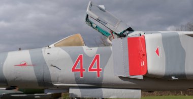 Newark Hava Müzesi, Newark, İngiltere. Mart 2025. Mikoyan-Gurevich MiG-23 NATO rapor adı: Flogger, Sovyetler Birliği 'nde Mikoyan-Gurevich tasarım bürosu tarafından tasarlanan bir değişken geometri savaş uçağıdır..