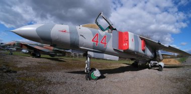 Newark Hava Müzesi, Newark, İngiltere. Mart 2025. Mikoyan-Gurevich MiG-23 NATO rapor adı: Flogger, Sovyetler Birliği 'nde Mikoyan-Gurevich tasarım bürosu tarafından tasarlanan bir değişken geometri savaş uçağıdır..