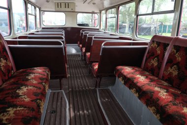 Santoft Tramvay Otobüs Müzesi. Santoft, Hughnshire, İngiltere. Nisan 2025. Trolley otobüsü ve diğer toplu taşıma müzeleri geziler ve teftiş için sergileniyor..