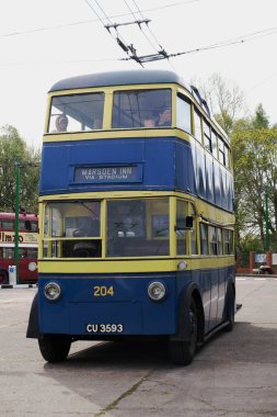 Santoft Tramvay Otobüs Müzesi. Santoft, Hughnshire, İngiltere. Nisan 2025. Trolley otobüsü ve diğer toplu taşıma müzeleri geziler ve teftiş için sergileniyor..