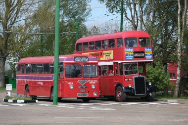 Santoft Tramvay Otobüs Müzesi. Santoft, Hughnshire, İngiltere. Nisan 2025. Trolley otobüsü ve diğer toplu taşıma müzeleri geziler ve teftiş için sergileniyor..