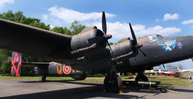 Yorkshire Hava Müzesi. - York. Uk. İngiltere. Haziran 2025. Handley Page Halifax, İngiliz Kraliyet Hava Kuvvetleri 'nin (RAF) İkinci Dünya Savaşı' ndan kalma dört motorlu ağır bombardıman uçağı..