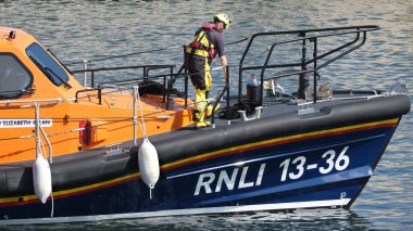Seahoiuses, Northumberland, İngiltere. Temmuz 2025 RNLI (Kraliyet Ulusal Cankurtaran botu Institrute) gönüllü mürettebatı tatbikata başladı.