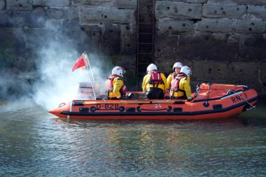 Seahoiuses, Northumberland, İngiltere. Temmuz 2025 RNLI (Kraliyet Ulusal Cankurtaran botu Institrute) gönüllü mürettebatı tatbikata başladı.