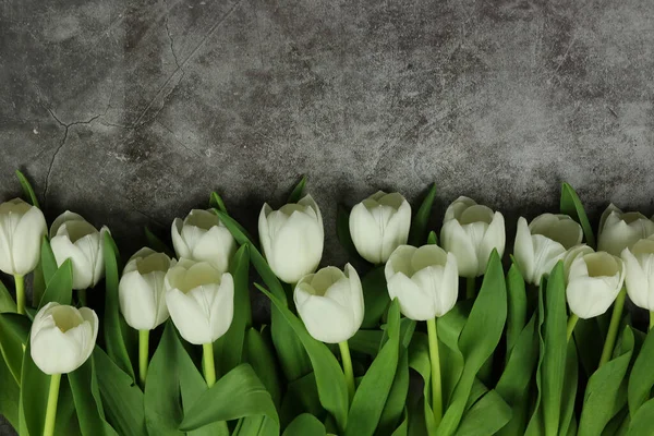Beau Bouquet Fleurs Tulipes Blanches Avec Carte Sur Fond Gris — Photo