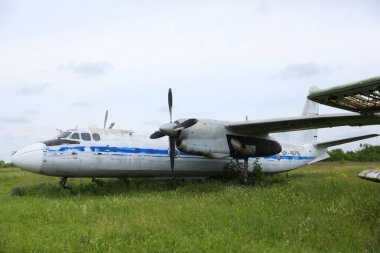 terkedilmiş Rus askeri uçağı Antonov An-24