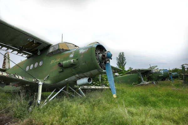 Opuszczony Uszkodzony Samolot Wojskowy Związku Radzieckiego Antonov — Zdjęcie stockowe