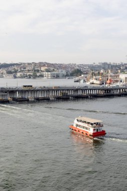 İstanbul 'a Halic Köprüsü' nden bak. Türkiye 'de yaz günü