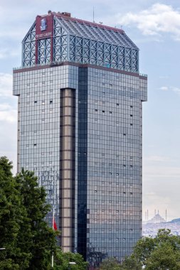 İSTANBUL, TURKEY - 20 Haziran 2023: Suzer Plaza View. Gökyüzü arkaplanı