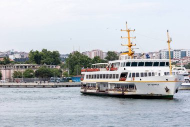 Türkiye, İstanbul - 20 Haziran 2022: İstanbul Şehir Yolcu Gemisi. Feribot. Deniz yolculuğu