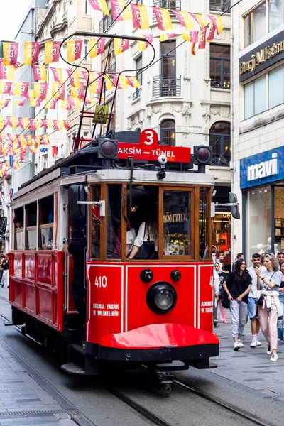 Taksim Estambul Turquía Junio 2023 Tranvía Rojo Vintage Calle Taksim —  Fotos de Stock