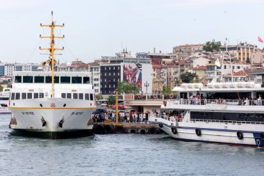 Türkiye, İstanbul - 20 Haziran 2022: İstanbul Şehir Yolcu Gemisi. Feribot. Deniz yolculuğu