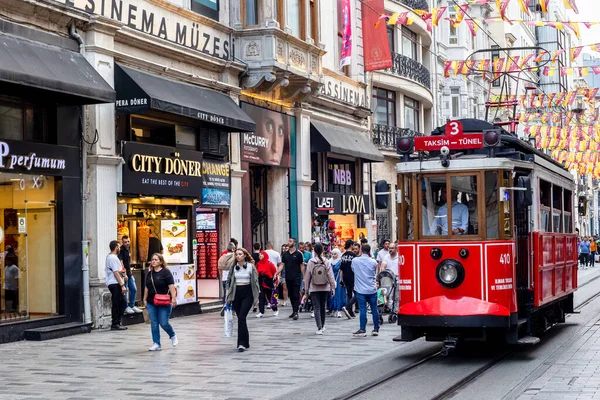Taksim Estambul Turquía Junio 2023 Tranvía Rojo Vintage Calle Taksim —  Fotos de Stock