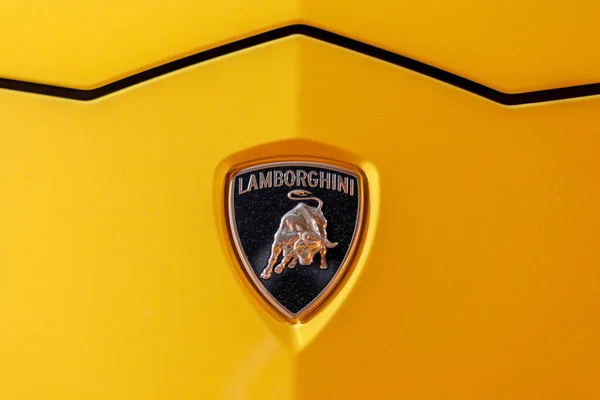 Istanbul Turkiet Augusti 2023 Lamborghini Metallic Logo Närbild Framifrån Gul — Stockfoto