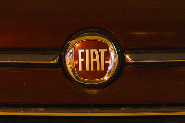 Стамбул Турция Августа 2023 Года Логотип Итальянской Автомобильной Компании Fiat — стоковое фото