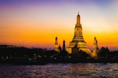 Wat Arun, Bangkok, Tayland. Budist dini mekanı. Wat Arun Tapınağı gece görüşü