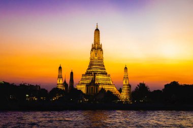 Wat Arun, Bangkok, Tayland. Budist dini mekanı. Wat Arun Tapınağı gece görüşü