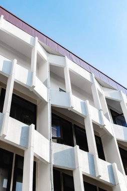 Modern ofis binası dışı. Soyut cam pencereler. Modern cam bina. Mimarlık cephesi