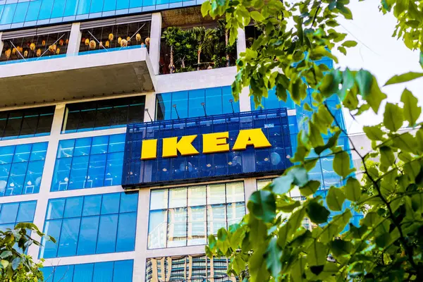 Bangkok Thailand April 2024 Extra Groot Geel Bord Ikea Multinationale Rechtenvrije Stockfoto's