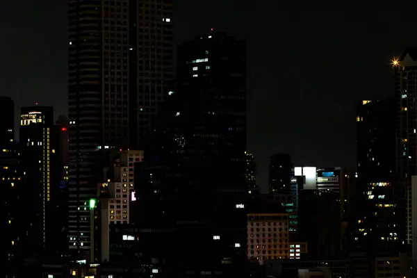 大城市高楼灯光的夜景 大都市的城市景观 免版税图库图片