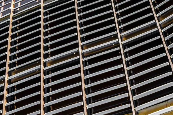 Mimari soyut metal yapı tasarımı. Dış yapı için çelik yapısı