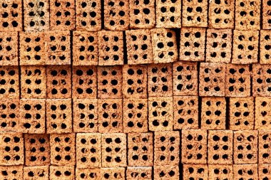 İnşaat alanı için kil tuğlalar