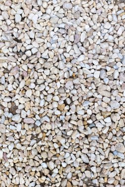 Doğal çakıl taşı zemin dokusu. Karmaşık renklerle yakın plan..