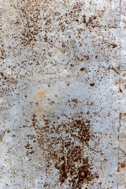 Kahverengi benekli ve yıpranmış görünümlü paslı metal yüzey dokusu.