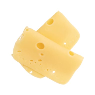 Katlanmış peynir dilimleri beyaz arka planda izole edilmiş, dilimlenmiş gouda peyniri parçaları yerleşim düzeni oluşturmak için serili