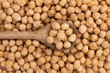 Arka planda fındık yığını, yakın plan fındık, üst görüş, sağlıklı yiyecek kavramı.