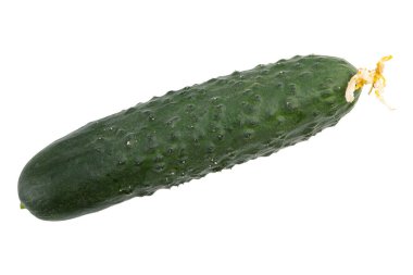 Kırpma yolu ile beyaz arkaplanda izole edilmiş taze çiğ salatalık