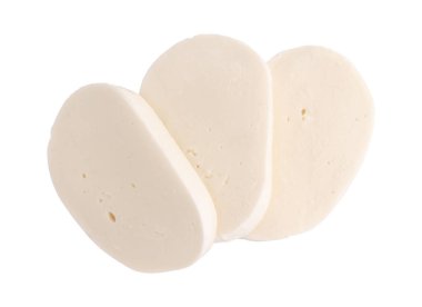 Taze İtalyan mozzarellası beyaz arka planda izole edilmiş.