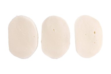 Taze İtalyan mozzarellası beyaz arka planda izole edilmiş, kırpma yolu, üst manzara