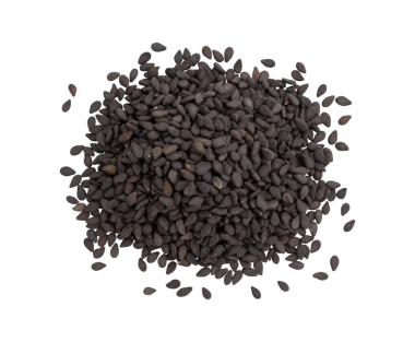 Siyah susam, beyaz arka planda izole edilmiş, üst görünüm, Asya mutfağında kullanılan en yüksek yağ içeriğine sahip tohum.