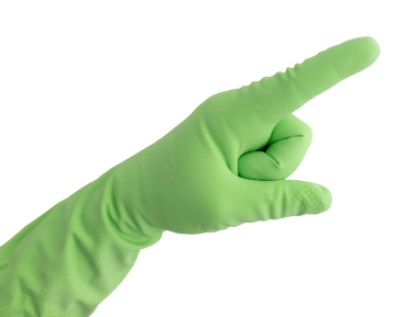 Beyaz arka planda izole edilmiş yeşil lastik eldiven, işaret parmağı ileri yönü, temizlik ya da temizlik kavramını işaret ediyor