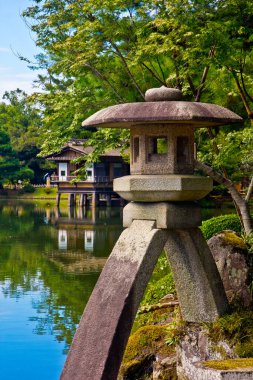 Japonya, Kanazawa 'daki tarihi bahçe.