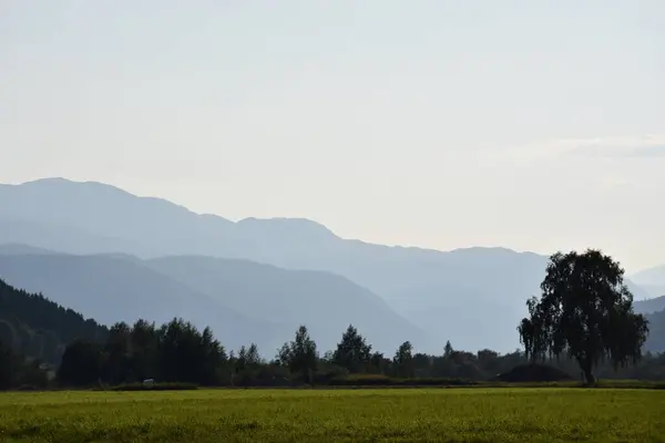 Dağların güzel manzarası