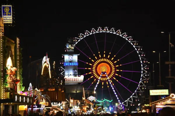 Münih, Almanya - 22 Ocak, 2016: Gece Görüşü Münih, Bavyera, Almanya