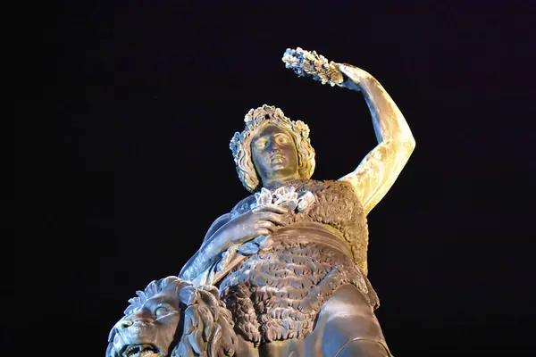 Venüs Tanrıçası, Tanrıça 'nın heykeli..